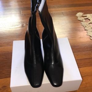 NWOT Oak + Fort black ankle boots